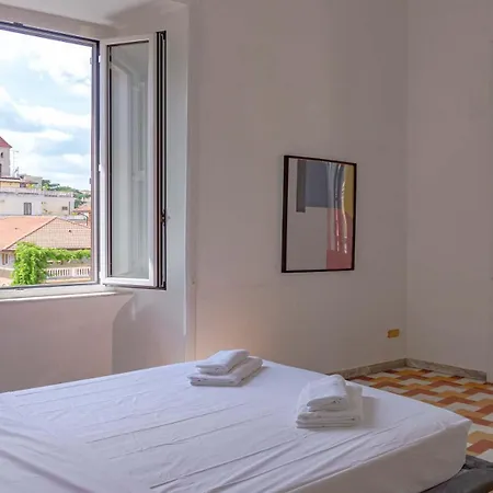 Easytopstay - Borghese Large *